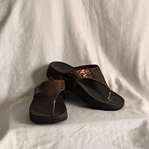 FitFlops – Bronze Sequin Thong Flip Flops Size 9 - Picture 1 of 7
